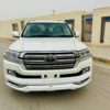 Toyota Land Cruiser V8 – White Edition Mushtarka Motors Showroom 📅 Model Year: 2016 – 2021 🎨 Color: Super White / Pearl White ⚙️ Engine Type: 4.5L V8 Twin Turbo Diesel / 4.6L V8 Petrol (1UR-FE) 🔄 Transmission: 6-Speed / 8-Speed Automatic ⛽ Fuel Type: Diesel / Petrol 📍 Registration City: Karachi / Lahore / Islamabad / NCP 📏 Mileage: 40,000 – 80,000 km